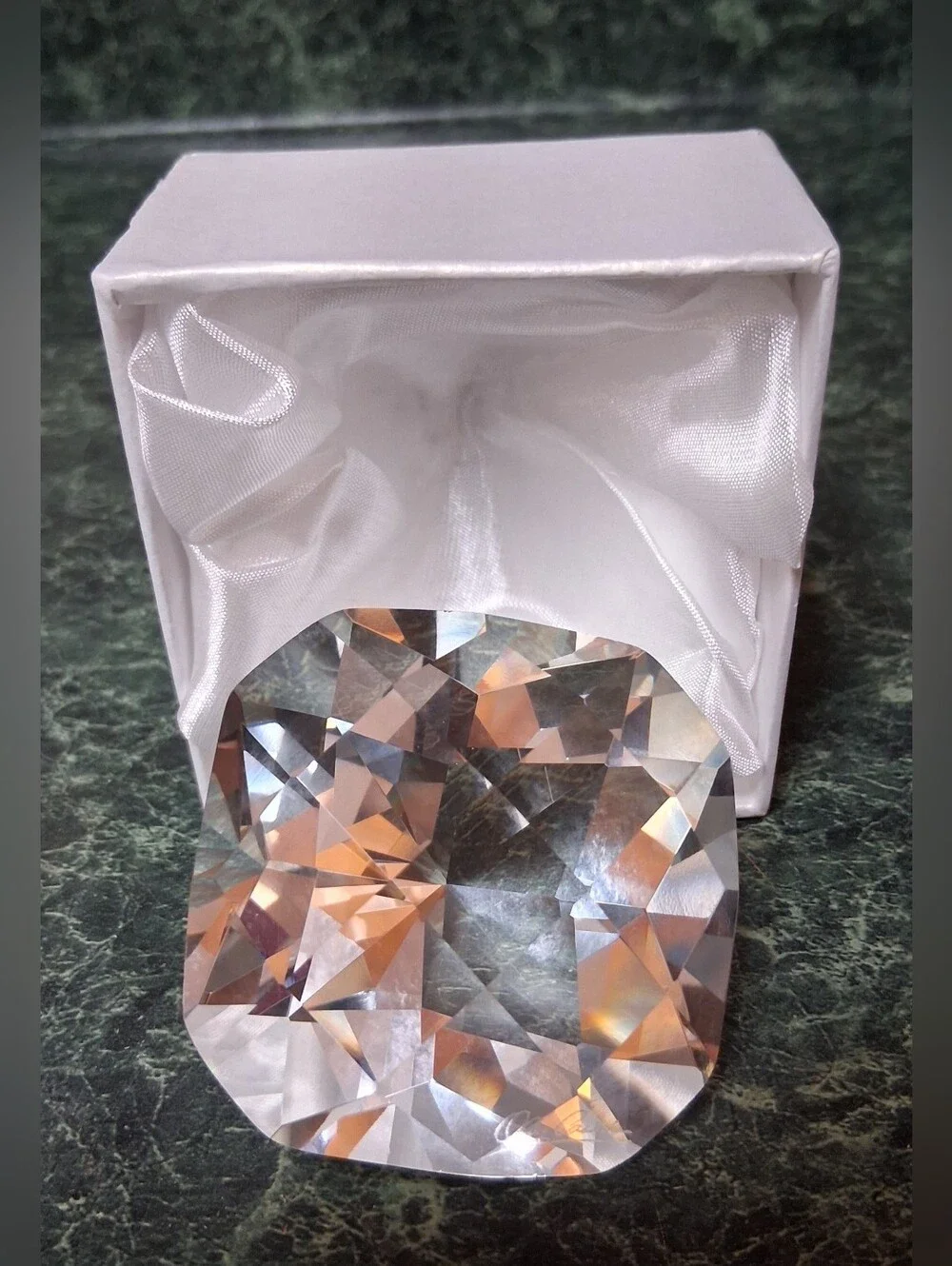 NIB Oleg Cassini Crystal Paperweight Cut Diamond Cushion Clear 2” 125551